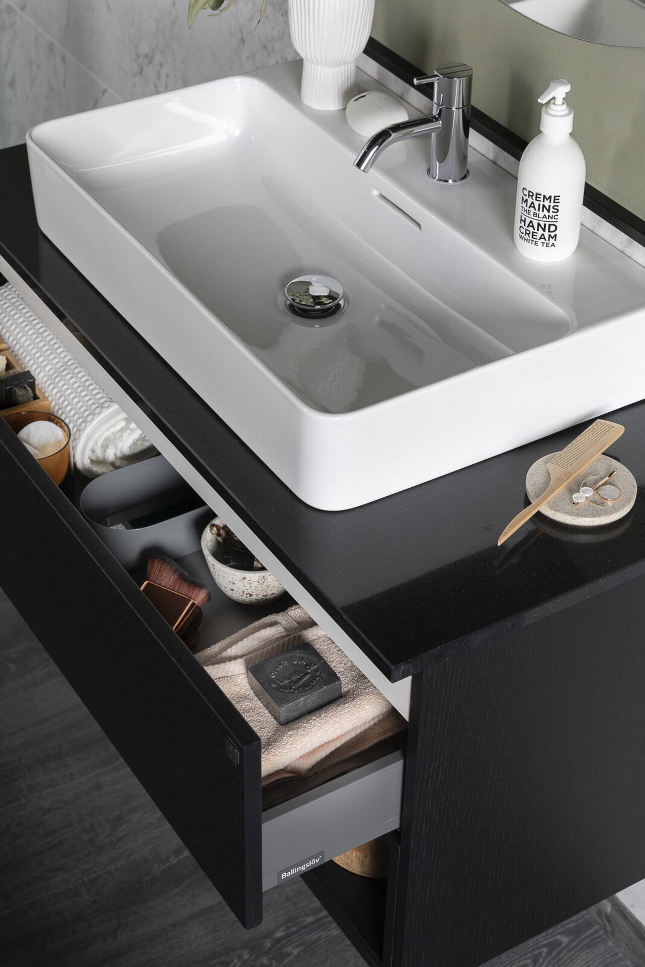 Badrumsinspiration Bright ek svart 100 Badrumsinspiration Bright ek svart 100