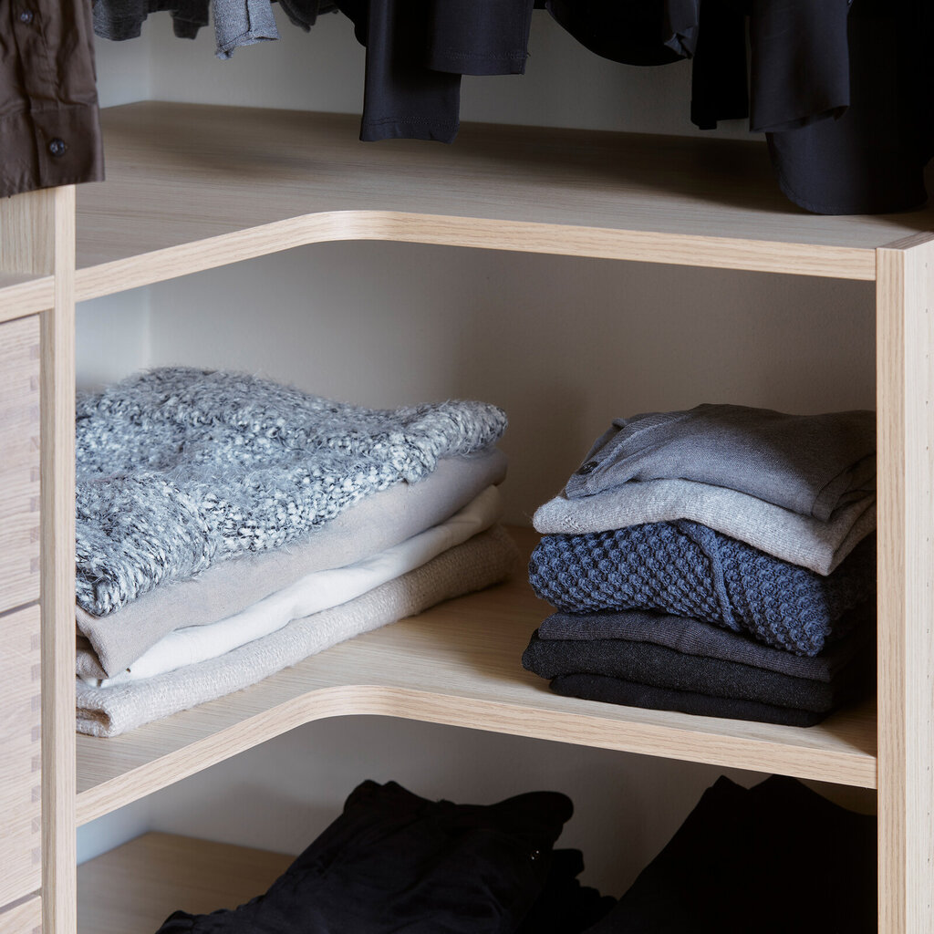 Garderobsinredning hörnhylla Garderobsinredning hörnhylla